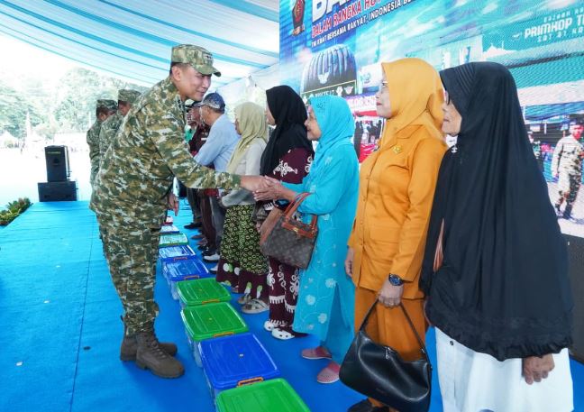 HUT ke-81 TNI: Kodam I/BB Gelar Bazar Sembako Murah dan Layanan Kesehatan Gratis di Medan