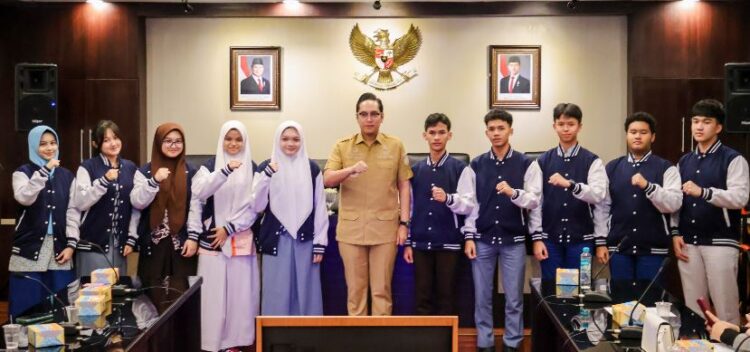 Bawa Misi Budaya, Wali Kota Medan Rico Waas Lepas 10 Pelajar ke Ipoh Malaysia