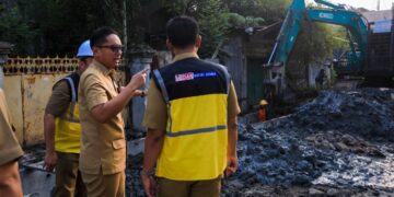 Atasi Banjir, Rico Waas Tinjau Pengerjaan Proyek Drainase 385 Meter di Sei Agul