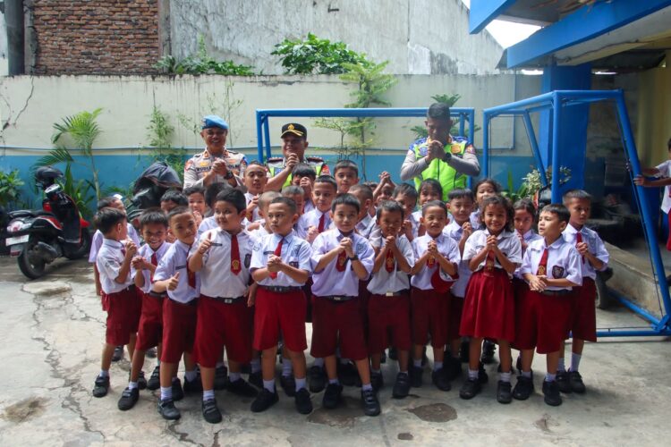 Kapolres Belawan Sambangi Methodist 10, Ajak Siswa Jauhi Tawuran dan Narkoba