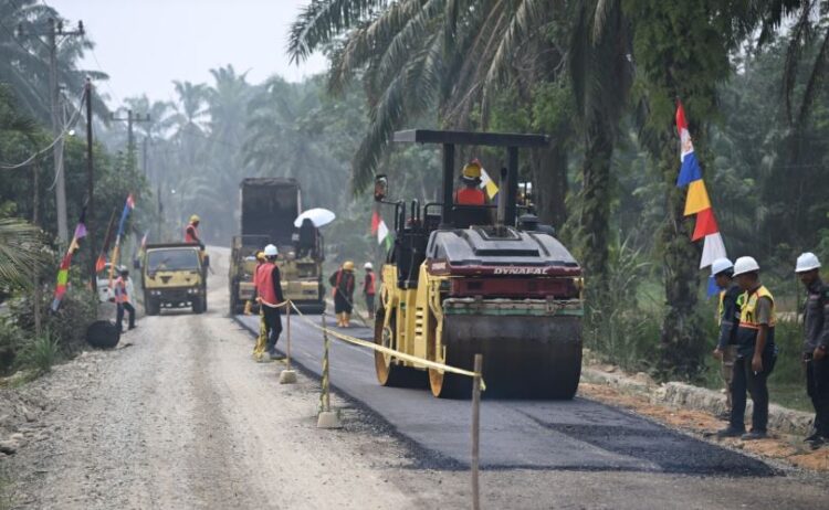 Bobby Nasution Percepat Perbaikan Jalan Rusak Labusel Senilai Rp21,2 Miliar