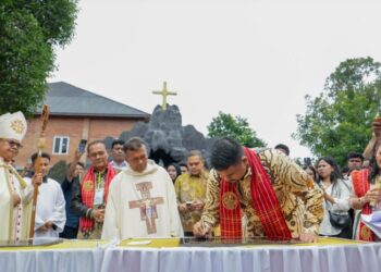 Gubsu Bobby Nasution Bersama Wabup Lom Lom Suwondo Hadiri Pemberkatan Santuario Paroki St. Yohanes Paulus II Namopecawir