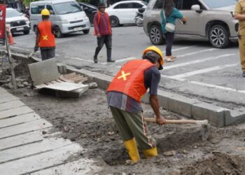 Wali Kota Medan Rico Waas Tinjau Pembangunan Trotoar Ramah Difabel di Jalan Juanda dan Merak Jingga