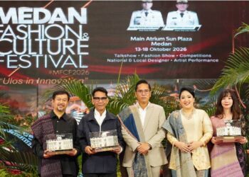 Hari Ulos Nasional Meriahkan MFCF 2026, Rico Waas Dorong Tenun Medan Mendunia